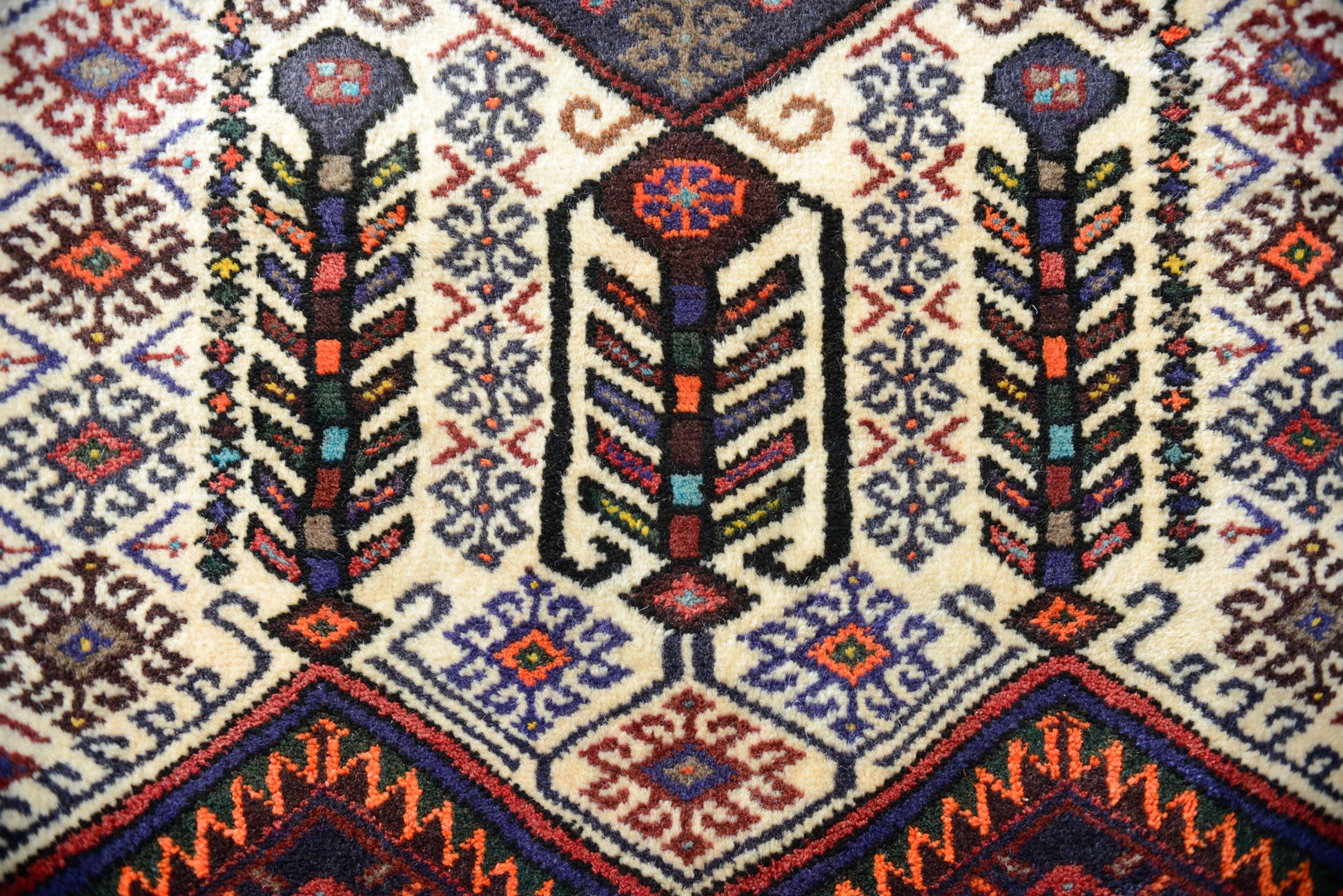 Handwoven - Cream Ground Vintage Persian Rug - Modern Decorative