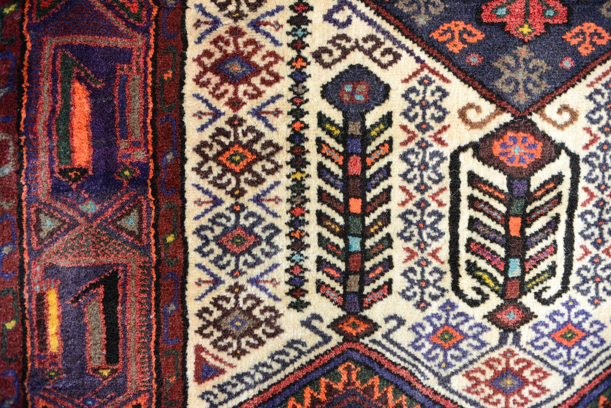 Handwoven - Cream Ground Vintage Persian Rug - Modern Decorative