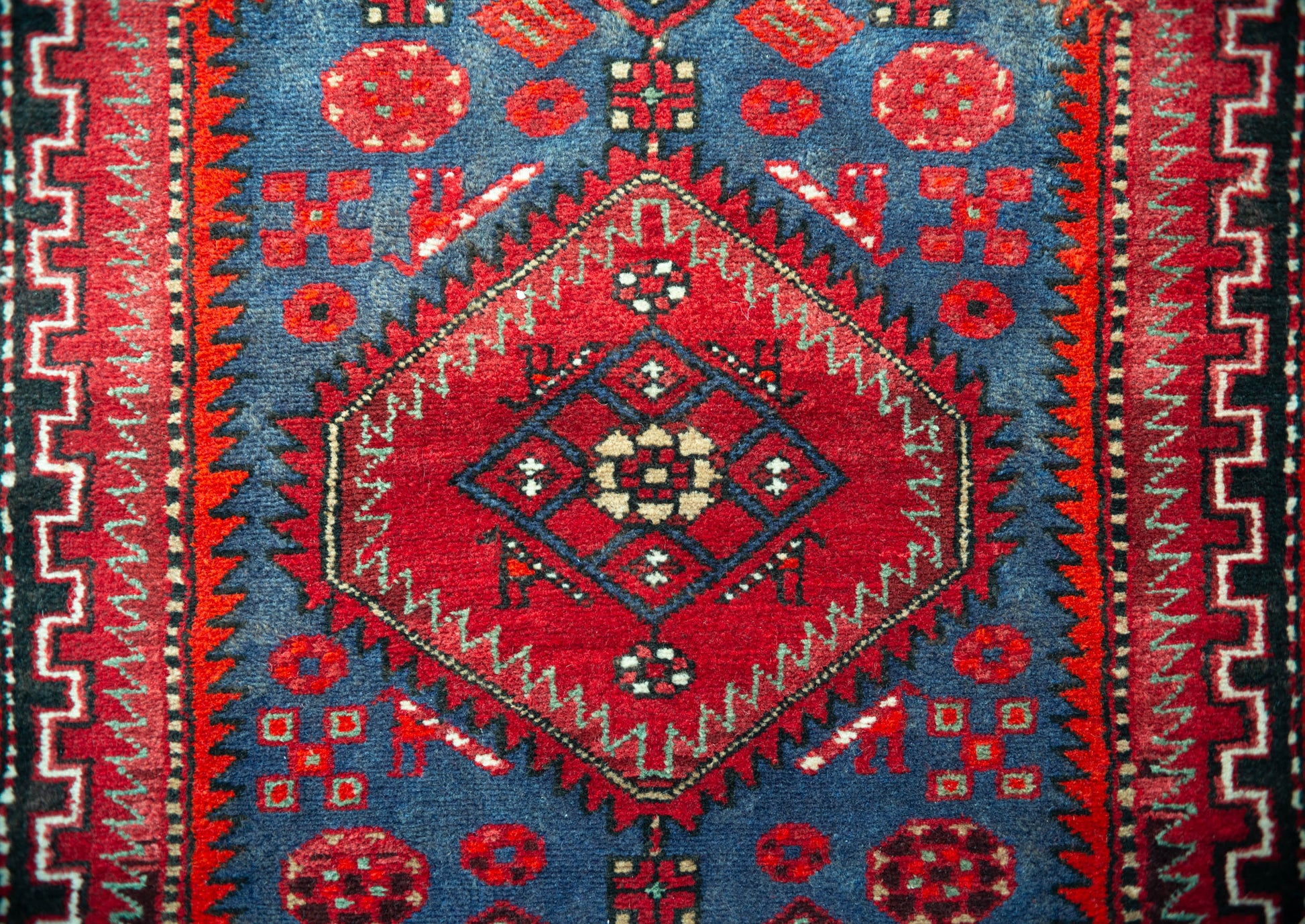 Zanjan Vintage Rug- Geometric Design - Animal motifs - Modern Decorative