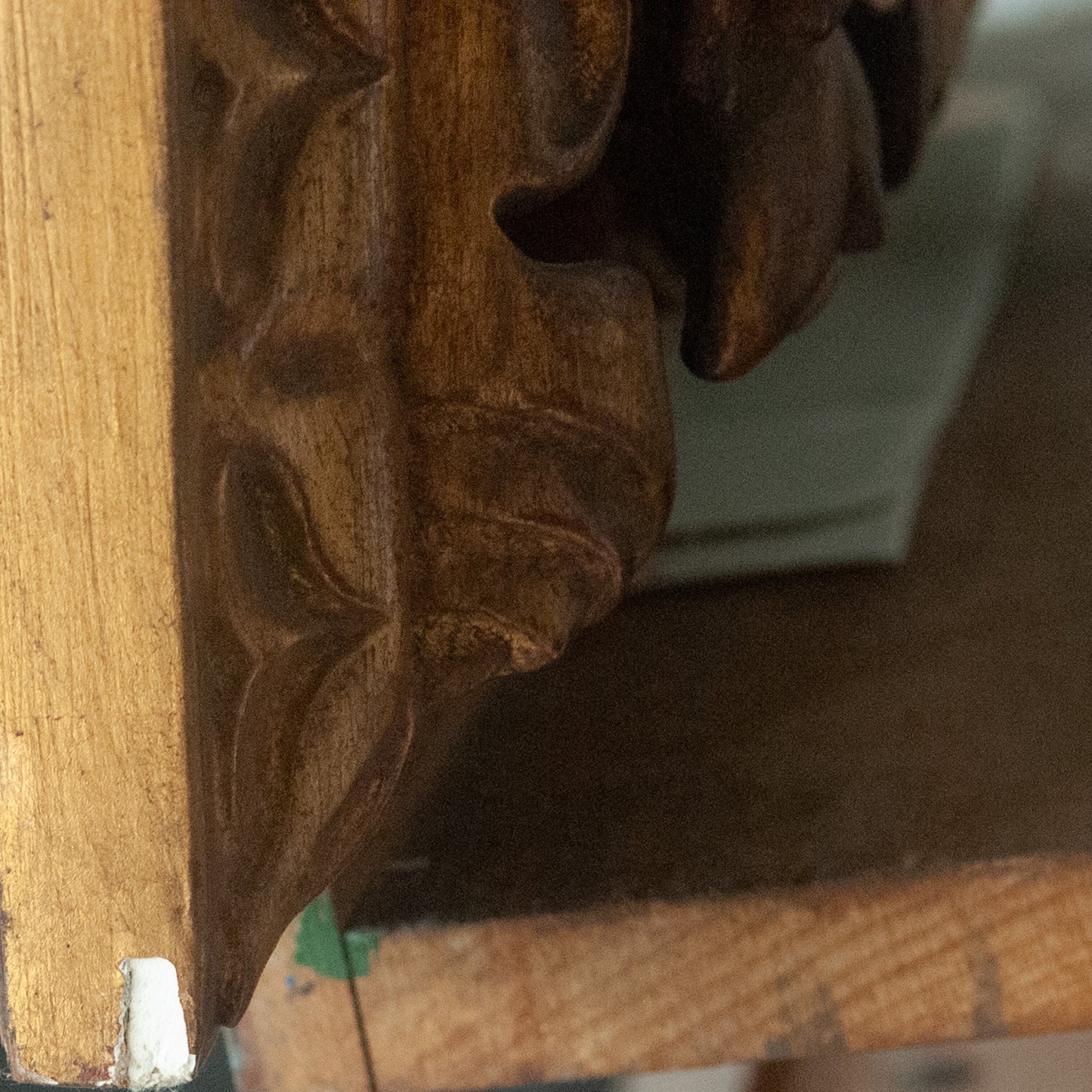 Portrait of an Elderly Woman – Magnificent Hand-Carved Gilded Frame