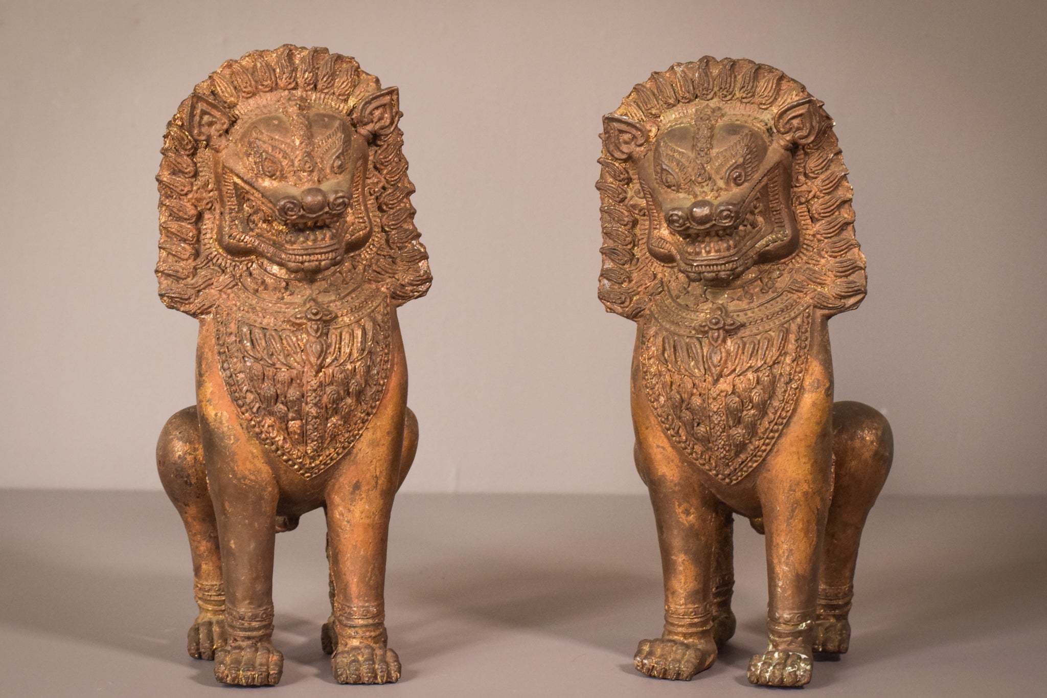 beskydning linned trådløs Pair of Thai Bronze Lions – Modern Decorative
