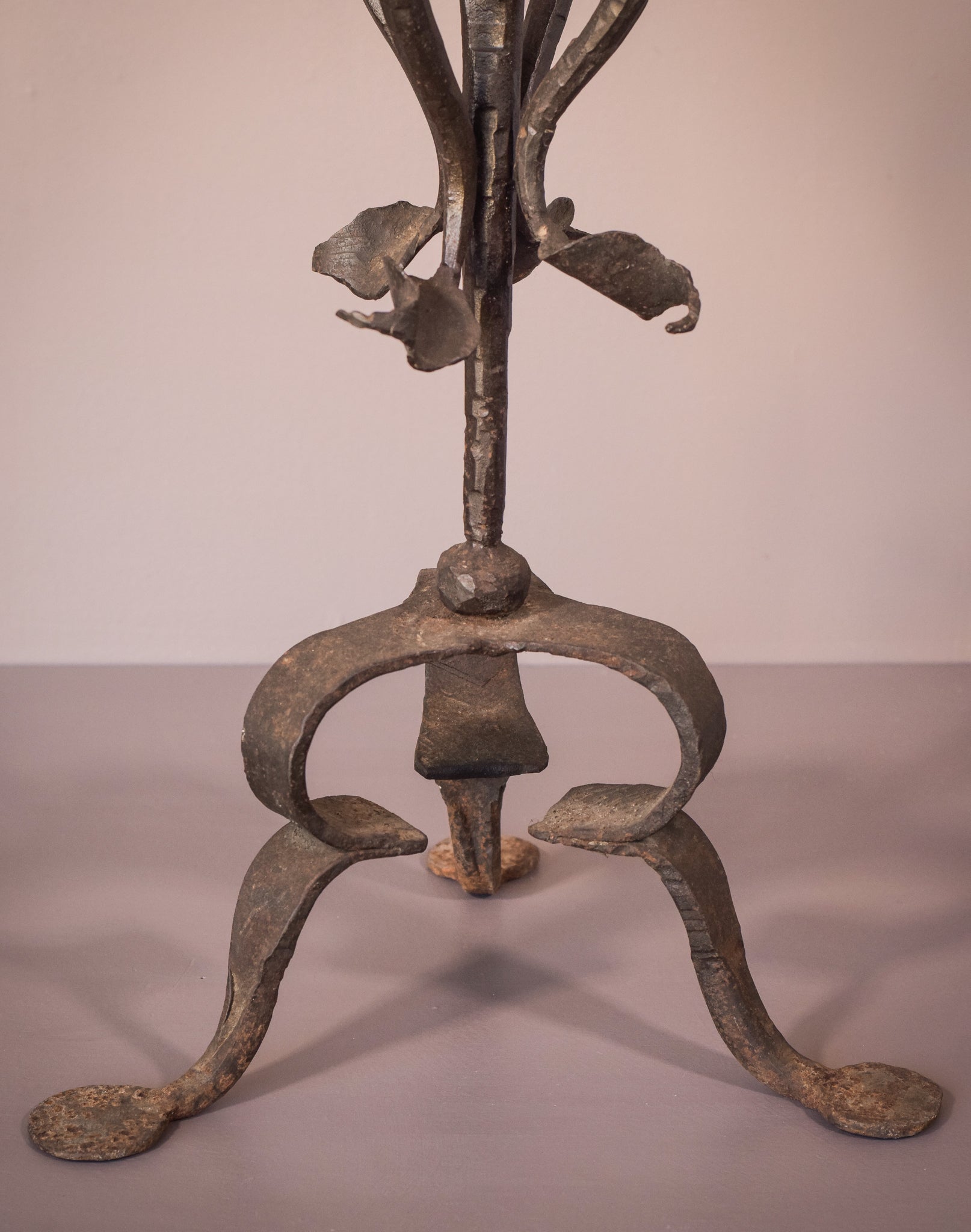 Follower of Antoni Gaudí - Art Nouveau Wrought Iron Dragon Stand - Modern Decorative