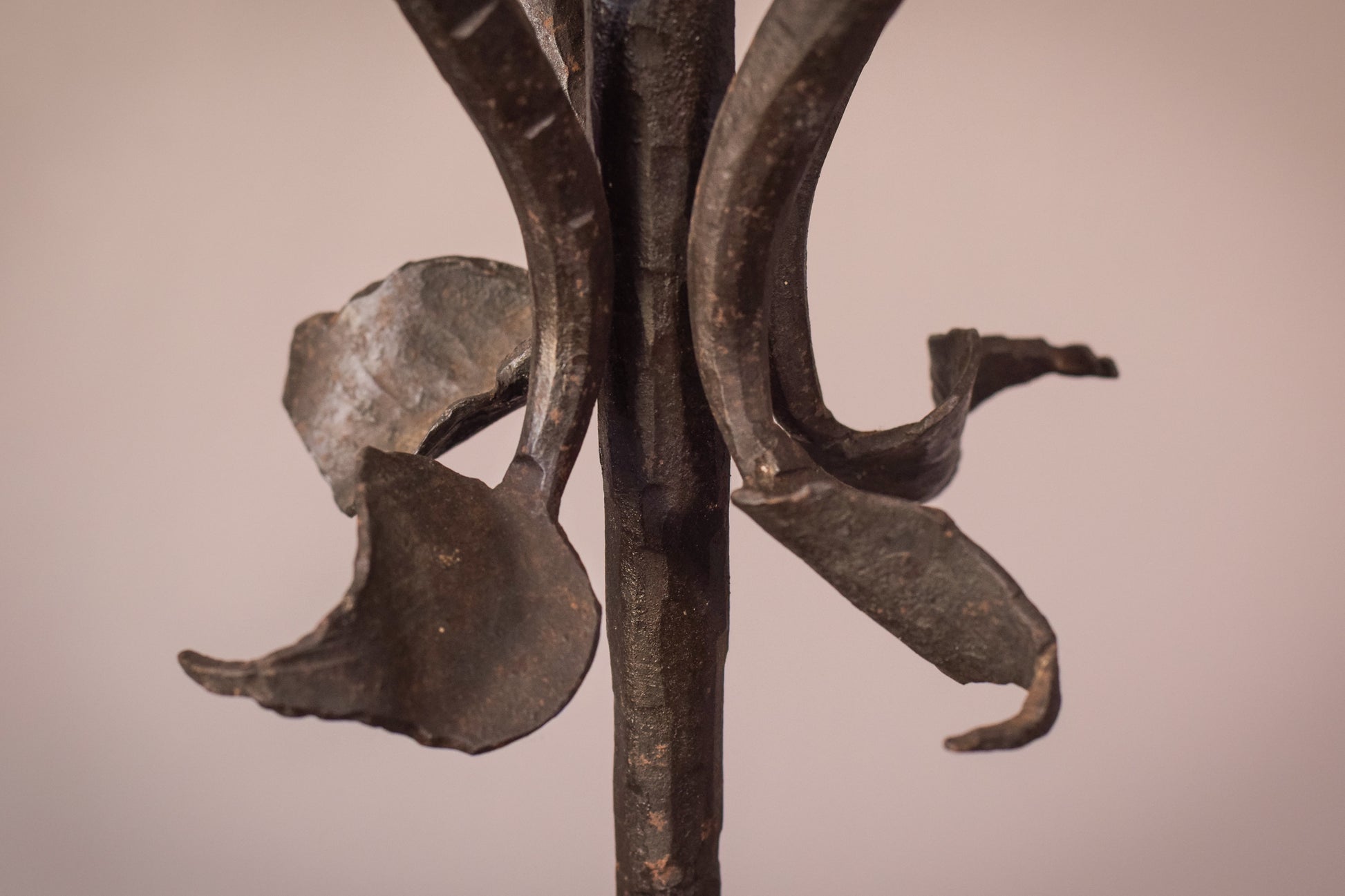 Follower of Antoni Gaudí - Art Nouveau Wrought Iron Dragon Stand - Modern Decorative