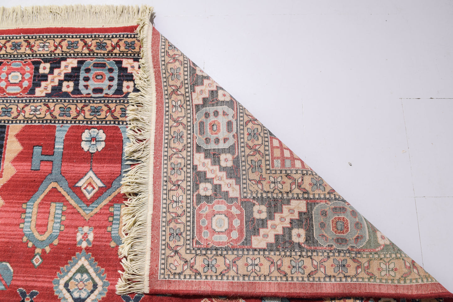 Large Machine Made Rug - Modern Decorative