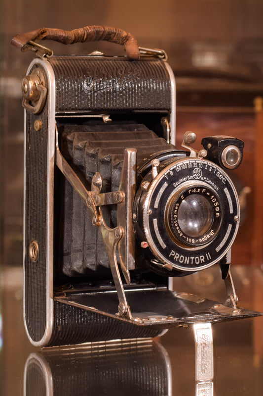 Exceptionally Rare Private Collection - 405 Vintage Cameras - Modern Decorative