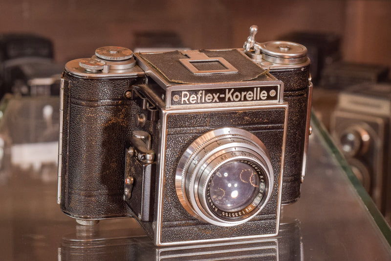 Exceptionally Rare Private Collection - 405 Vintage Cameras