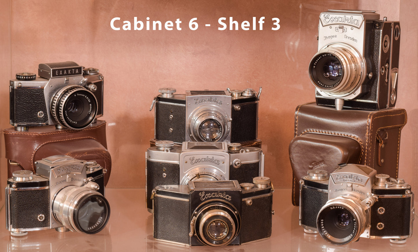 Exceptionally Rare Private Collection - 405 Vintage Cameras