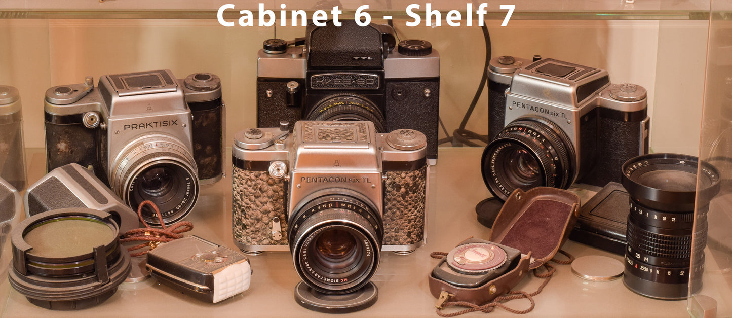 Exceptionally Rare Private Collection - 405 Vintage Cameras