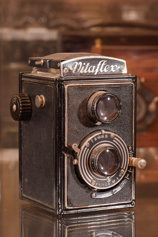 Exceptionally Rare Private Collection - 405 Vintage Cameras