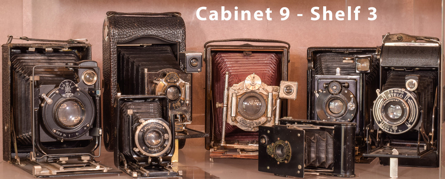 Exceptionally Rare Private Collection - 405 Vintage Cameras