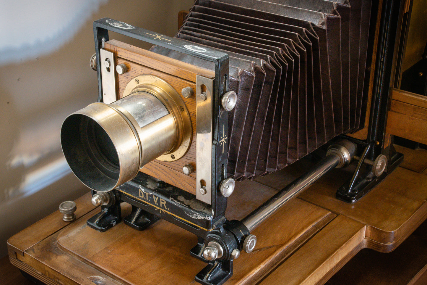 Exceptionally Rare Private Collection - 405 Vintage Cameras