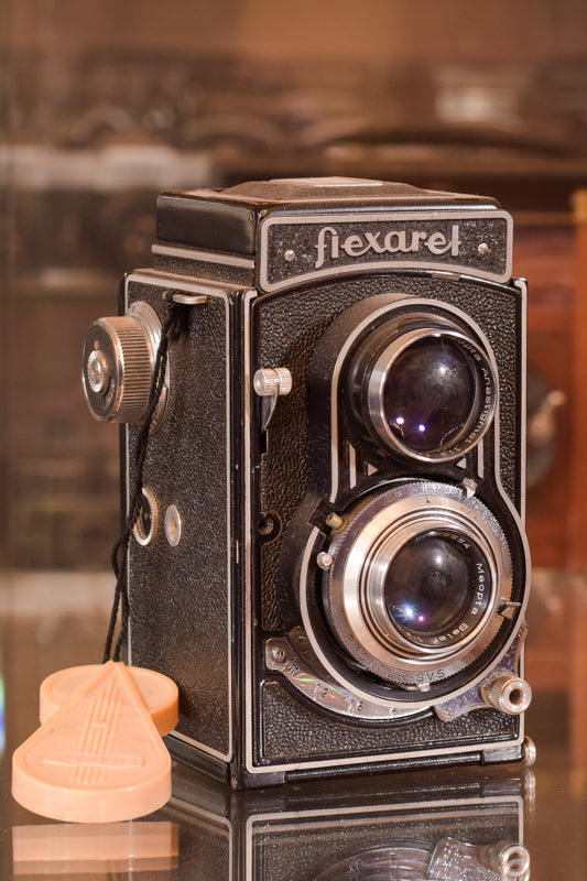 Exceptionally Rare Private Collection - 405 Vintage Cameras