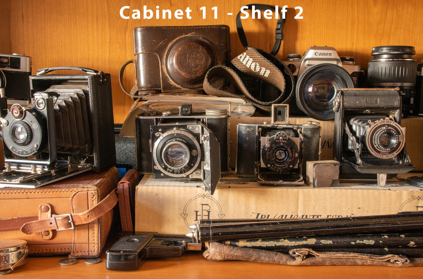 Exceptionally Rare Private Collection - 405 Vintage Cameras