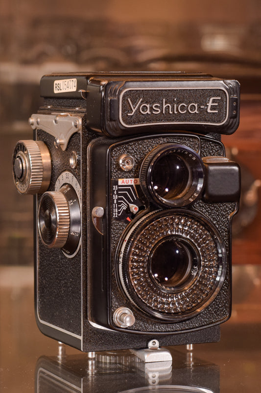 Exceptionally Rare Private Collection - 405 Vintage Cameras