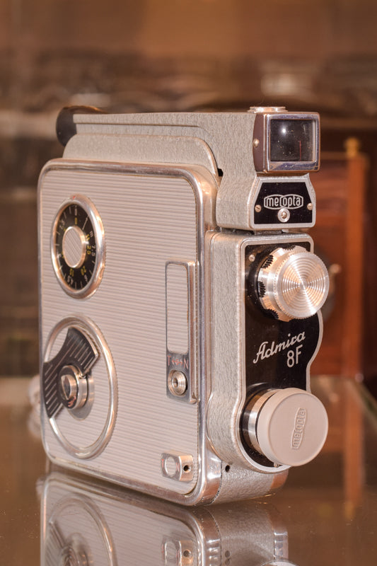 Exceptionally Rare Private Collection - 405 Vintage Cameras