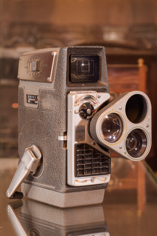 Exceptionally Rare Private Collection - 405 Vintage Cameras