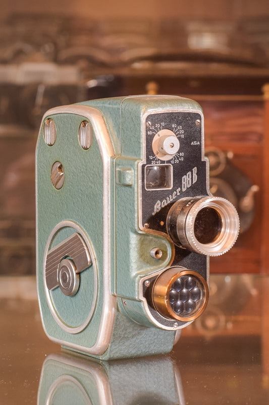 Exceptionally Rare Private Collection - 405 Vintage Cameras