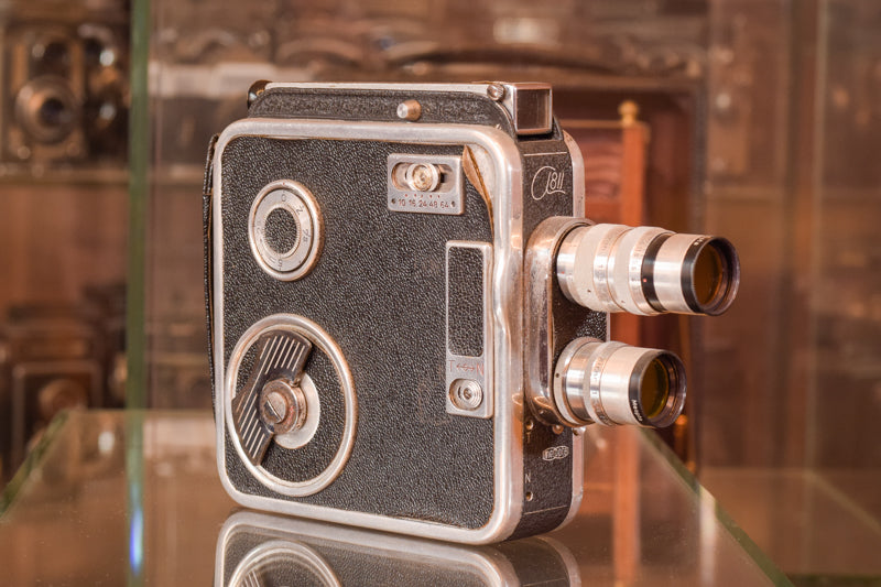 Exceptionally Rare Private Collection - 405 Vintage Cameras