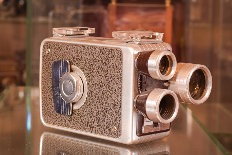 Exceptionally Rare Private Collection - 405 Vintage Cameras