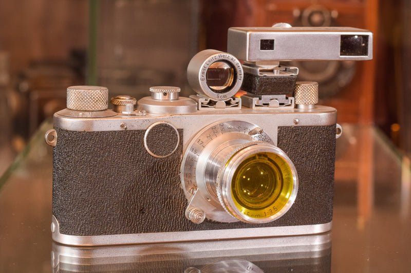 Exceptionally Rare Private Collection - 405 Vintage Cameras