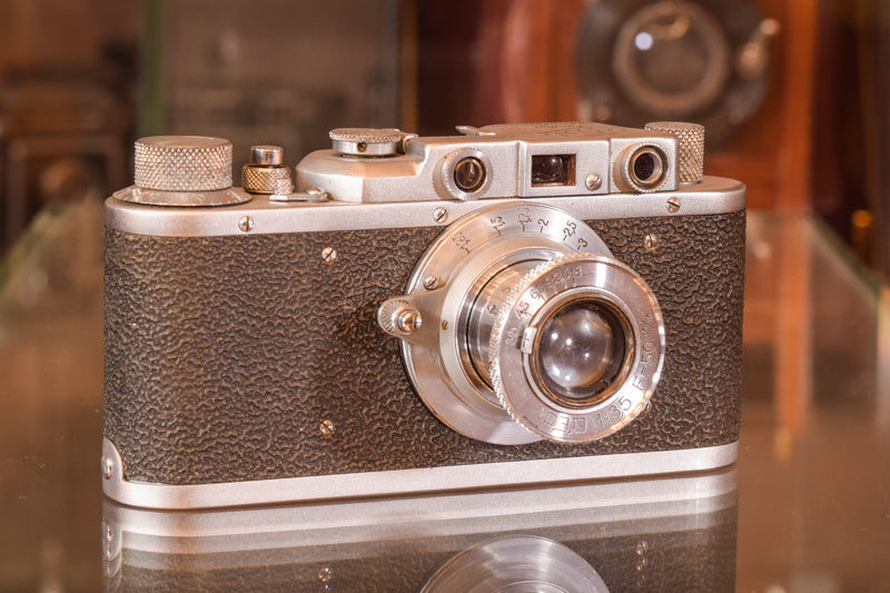 Exceptionally Rare Private Collection - 405 Vintage Cameras