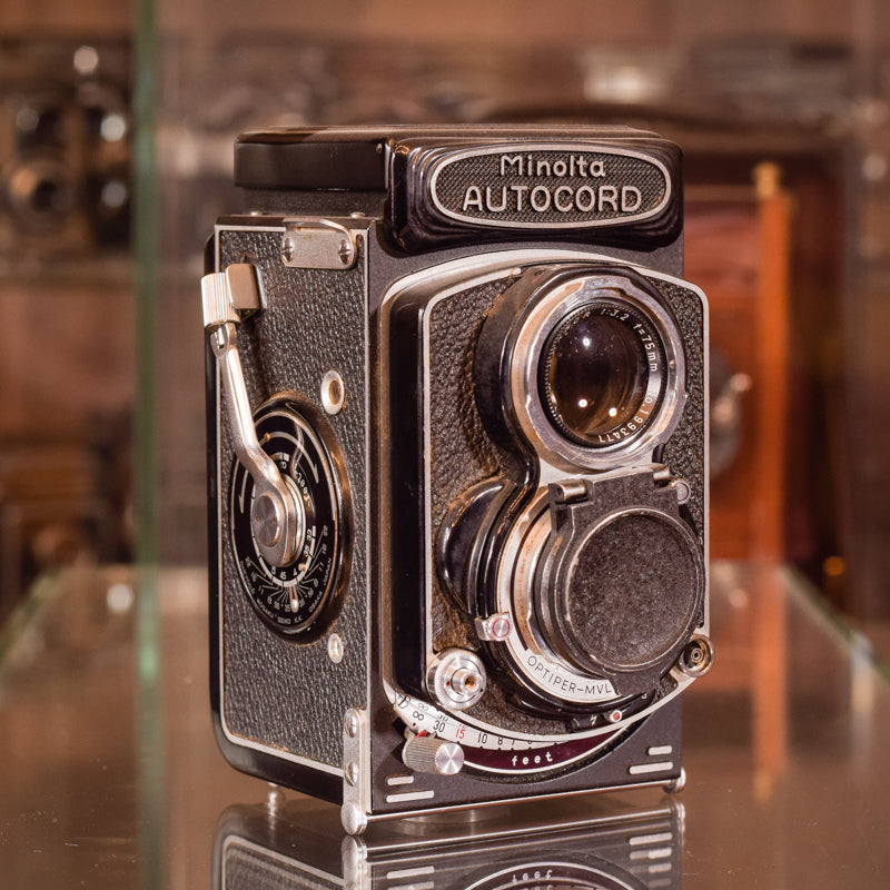 Exceptionally Rare Private Collection - 405 Vintage Cameras