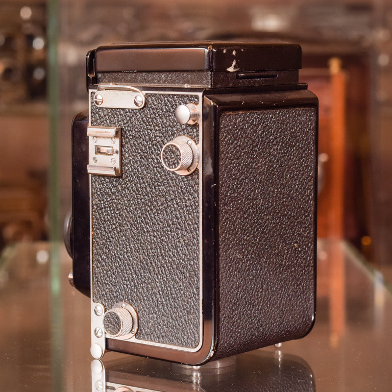 Exceptionally Rare Private Collection - 405 Vintage Cameras