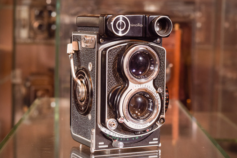 Exceptionally Rare Private Collection - 405 Vintage Cameras