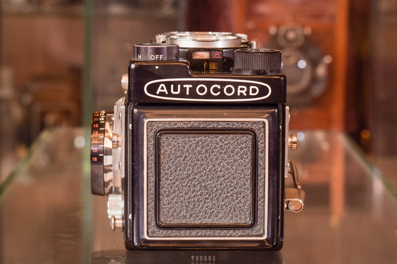 Exceptionally Rare Private Collection - 405 Vintage Cameras