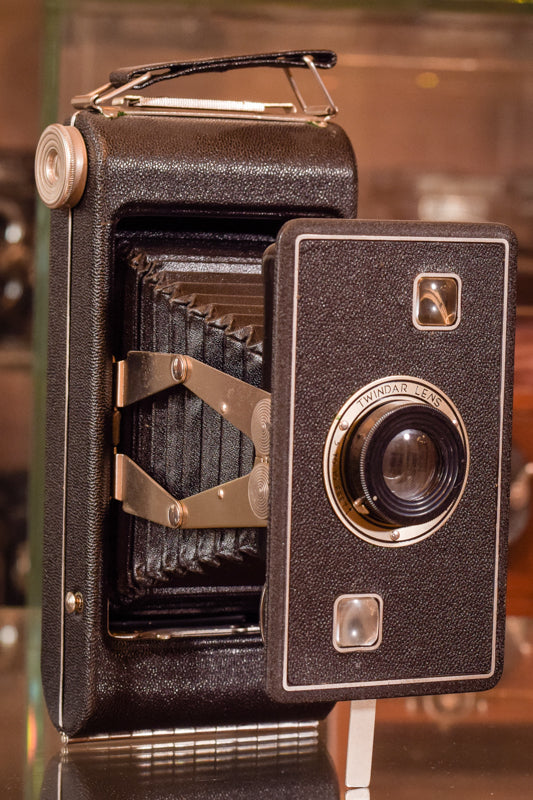 Exceptionally Rare Private Collection - 405 Vintage Cameras