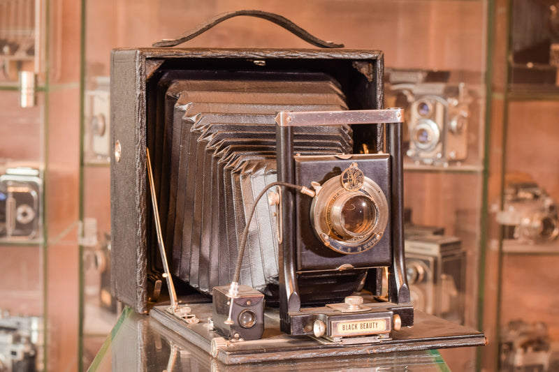 Exceptionally Rare Private Collection - 405 Vintage Cameras