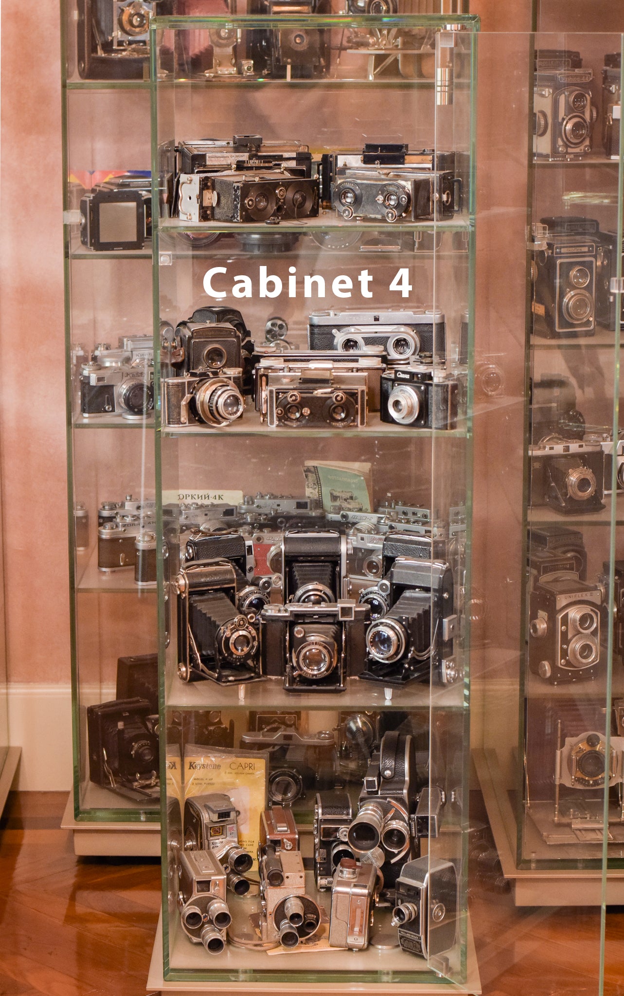 Exceptionally Rare Private Collection - 405 Vintage Cameras