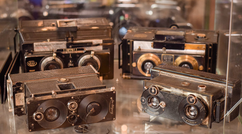 Exceptionally Rare Private Collection - 405 Vintage Cameras