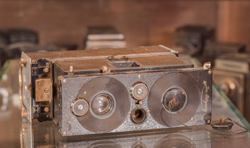 Exceptionally Rare Private Collection - 405 Vintage Cameras