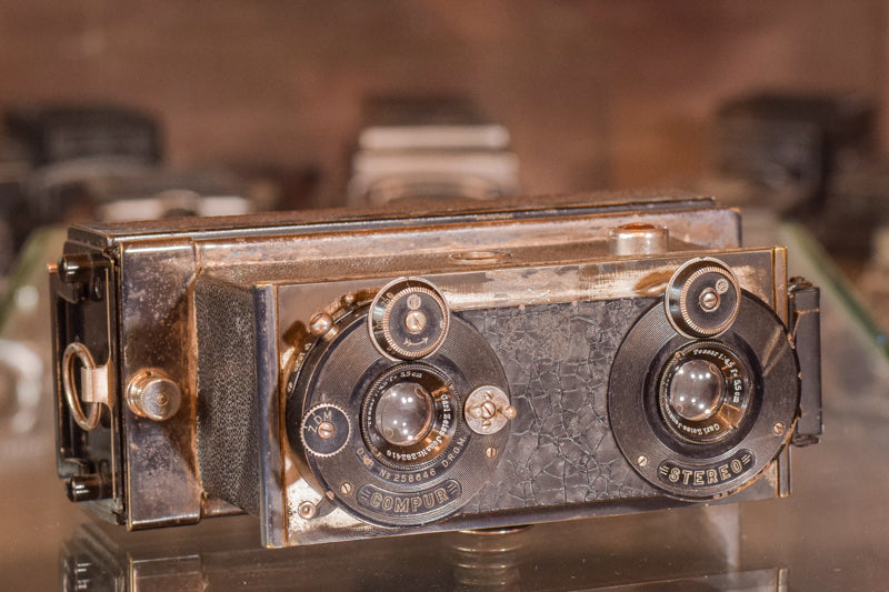 Exceptionally Rare Private Collection - 405 Vintage Cameras