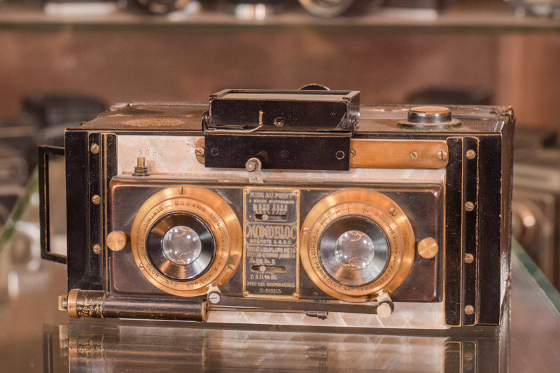 Exceptionally Rare Private Collection - 405 Vintage Cameras