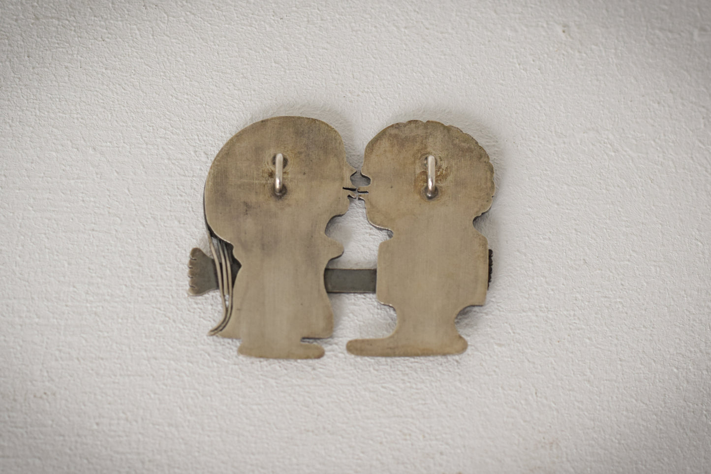 Kissing Couple - Silver Broach - Modern Decorative