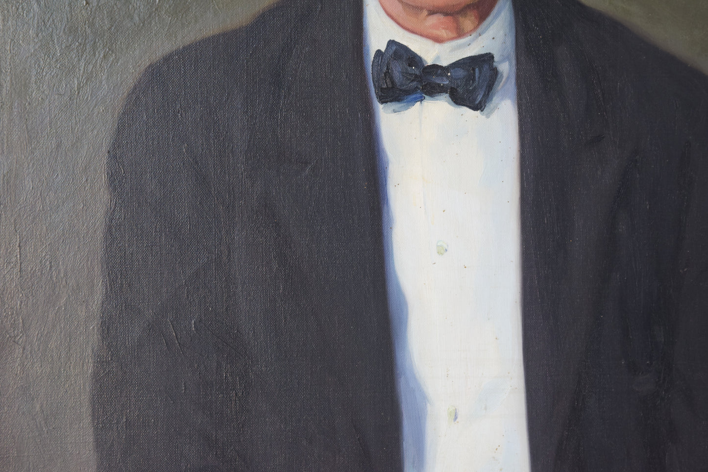 Large Portrait in Oil of 'A Man with Tinted Glasses' - Modern Decorative