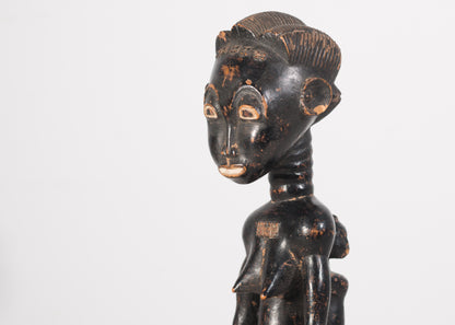 Traditional African Carved Wooden Figurine – Tribal Art (Early 20th Century)