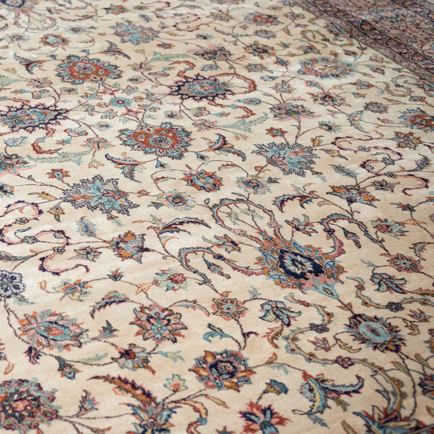 Vintage Hand-Knotted Persian Floral Rug – 339 × 247 cm