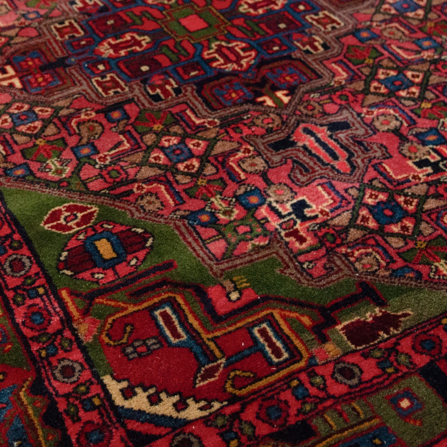 Vintage Persian Heriz Rug – Hand-Knotted Wool