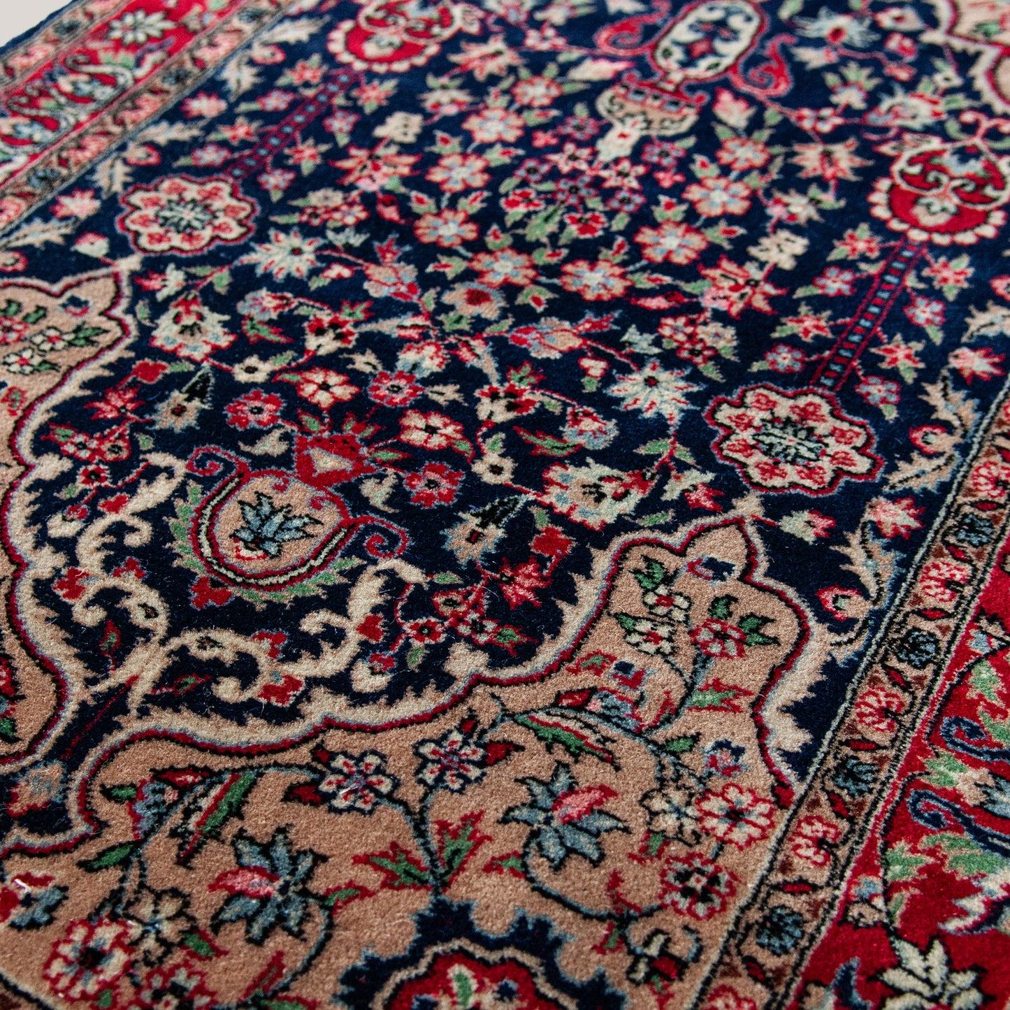 Vintage Persian-Style Floral Rug – Hand-Knotted Wool