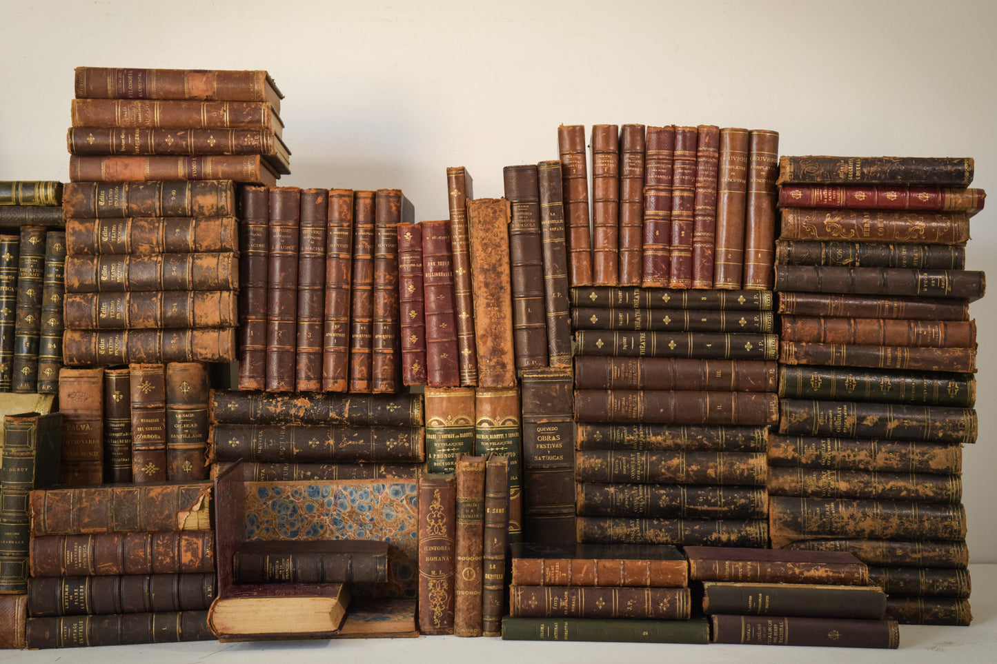 Gran colección de 147 libros antiguos