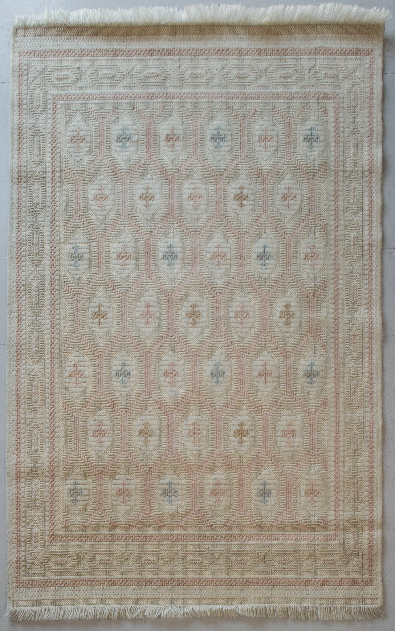 Interesting White Patterned Rug