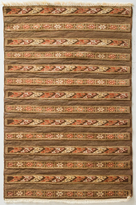Interesante alfombra hecha a mano con estampado horizontal (Shiraz, Irán)