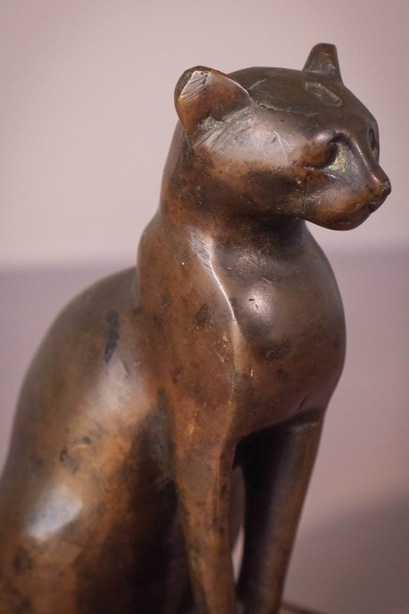 Gato de Bronce Estilo Egipcio