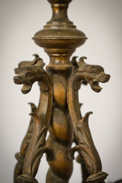 Magníficos candelabros de bronce o latón con influencia de Guada