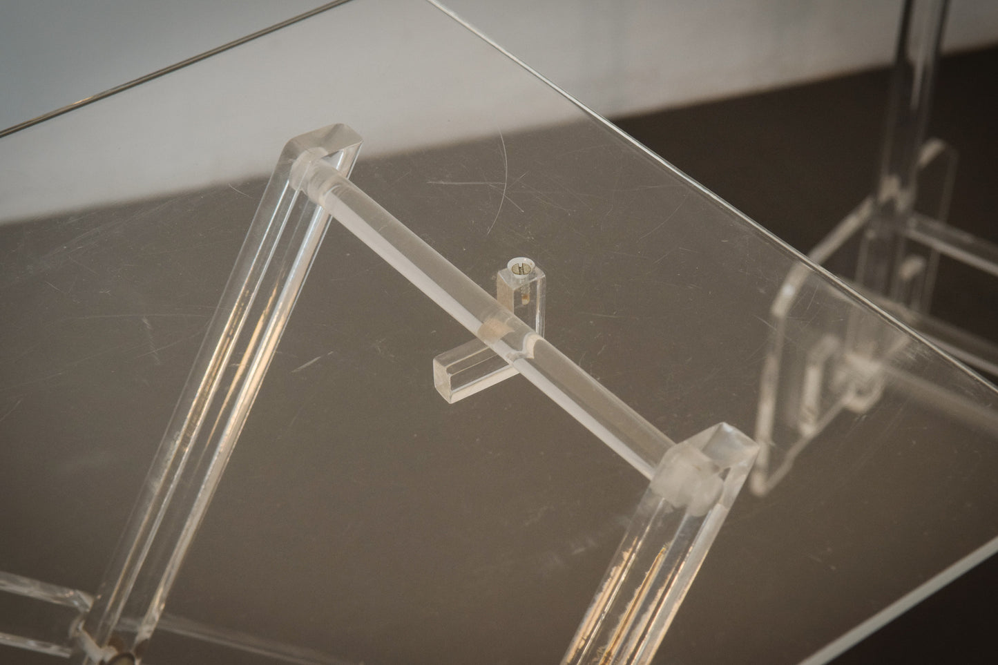 Mesas auxiliares de plexiglás plegables inusuales con soporte