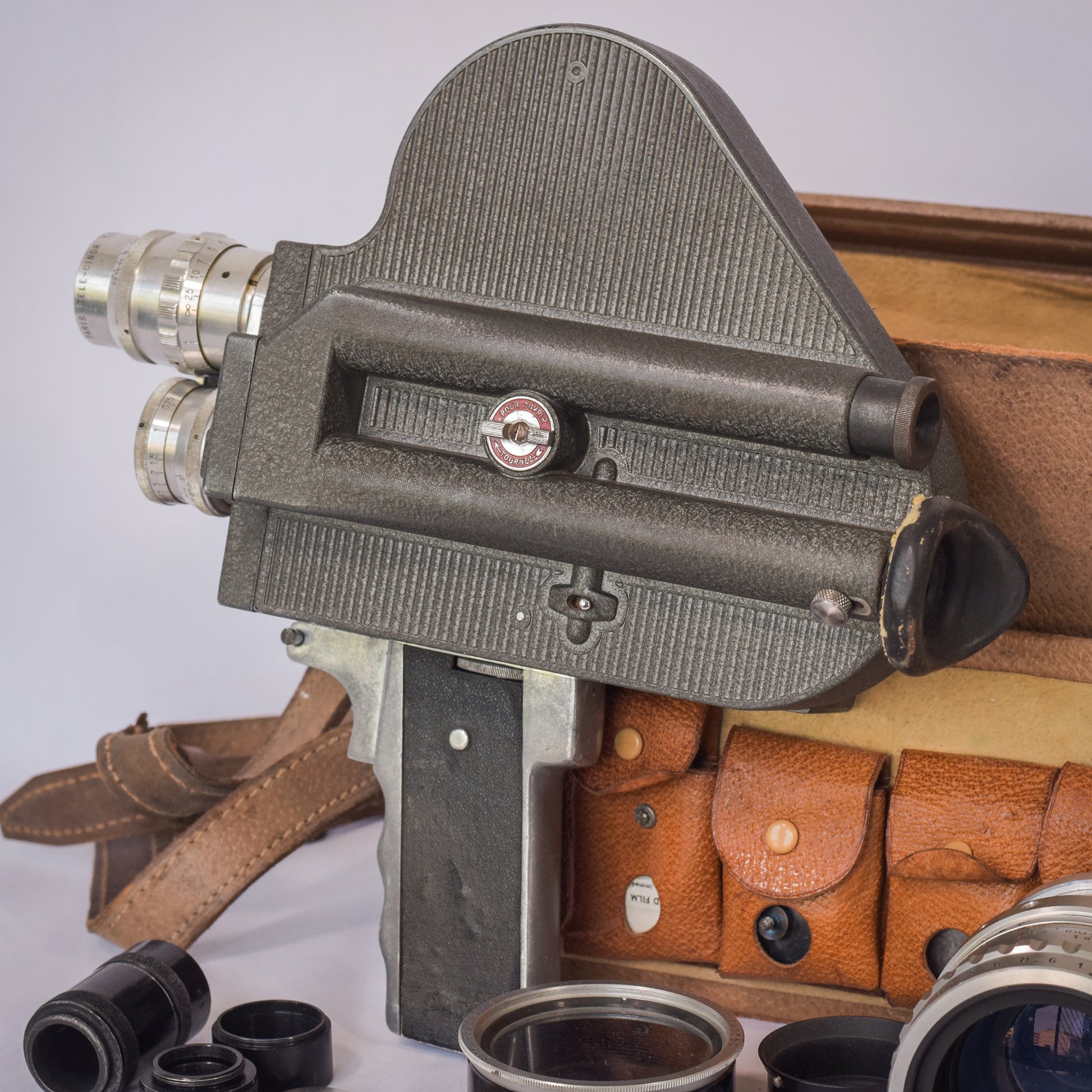 CAMERA PATHE WEBO SUPER 16 + poignée CAMERA PATHE WEBO SUPER 16 + poignée