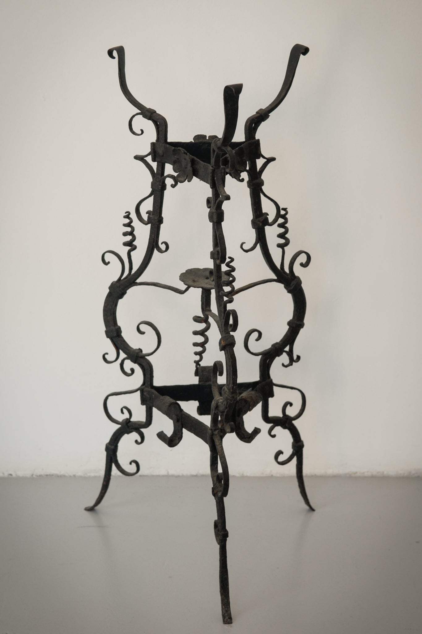 Pair of Wrought Iron Antique Washbowl Stands_1